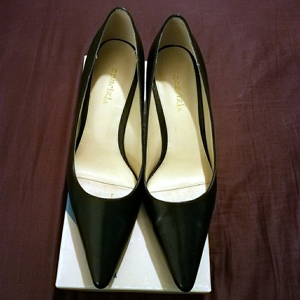 Cabrizi Navy Heels